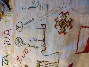 Broderidetalj frå «The Stitch Project», eit internasjonalt kunstprosjekt vist under fredsseminaret «Tusenhjarteslag»