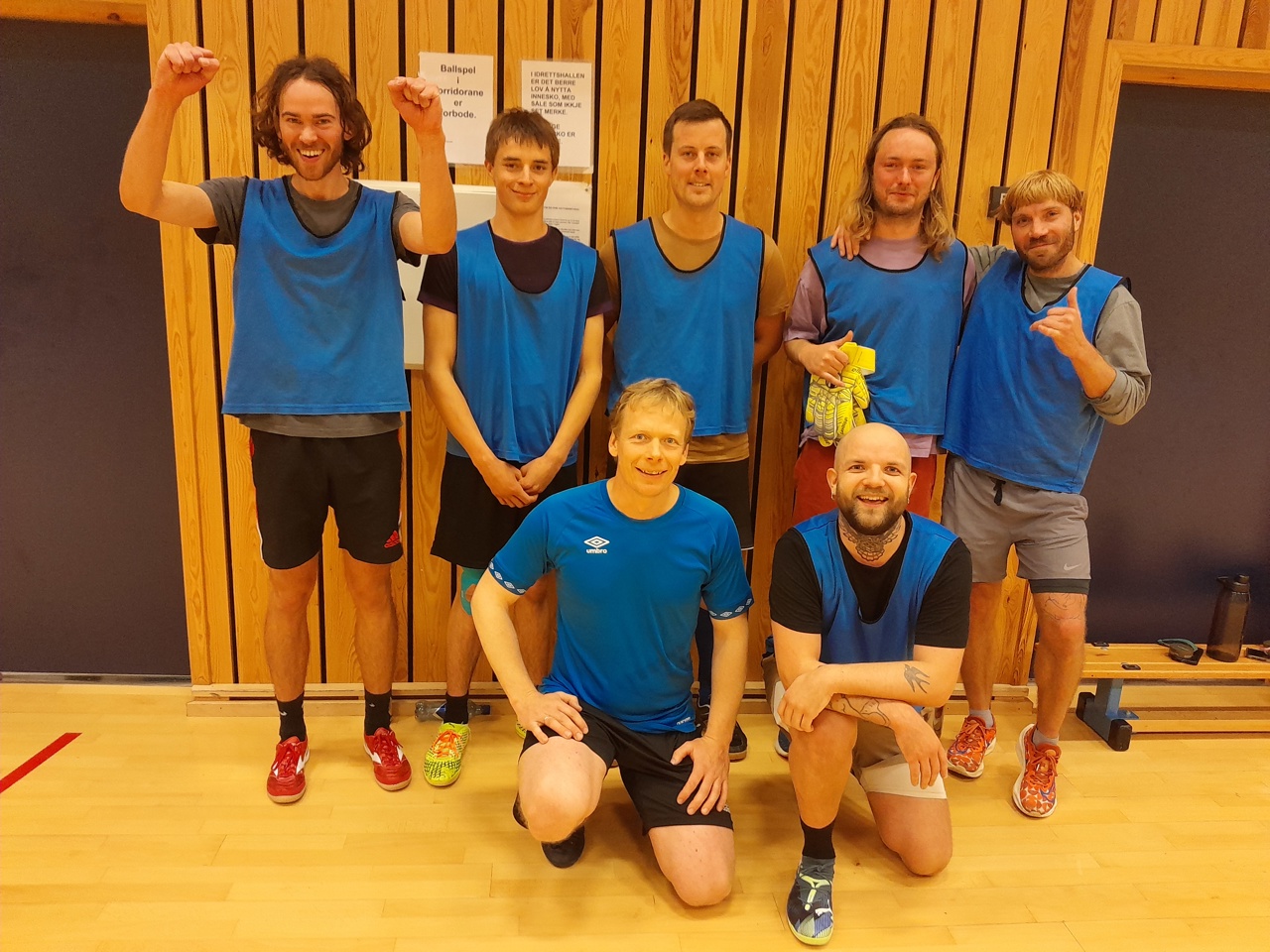 Elev- og tilsettlaget frå Sogn Jord- og Hagebruksskule tok fjerdeplassen under Inkon-cup 2025 i Aurlandshallen.