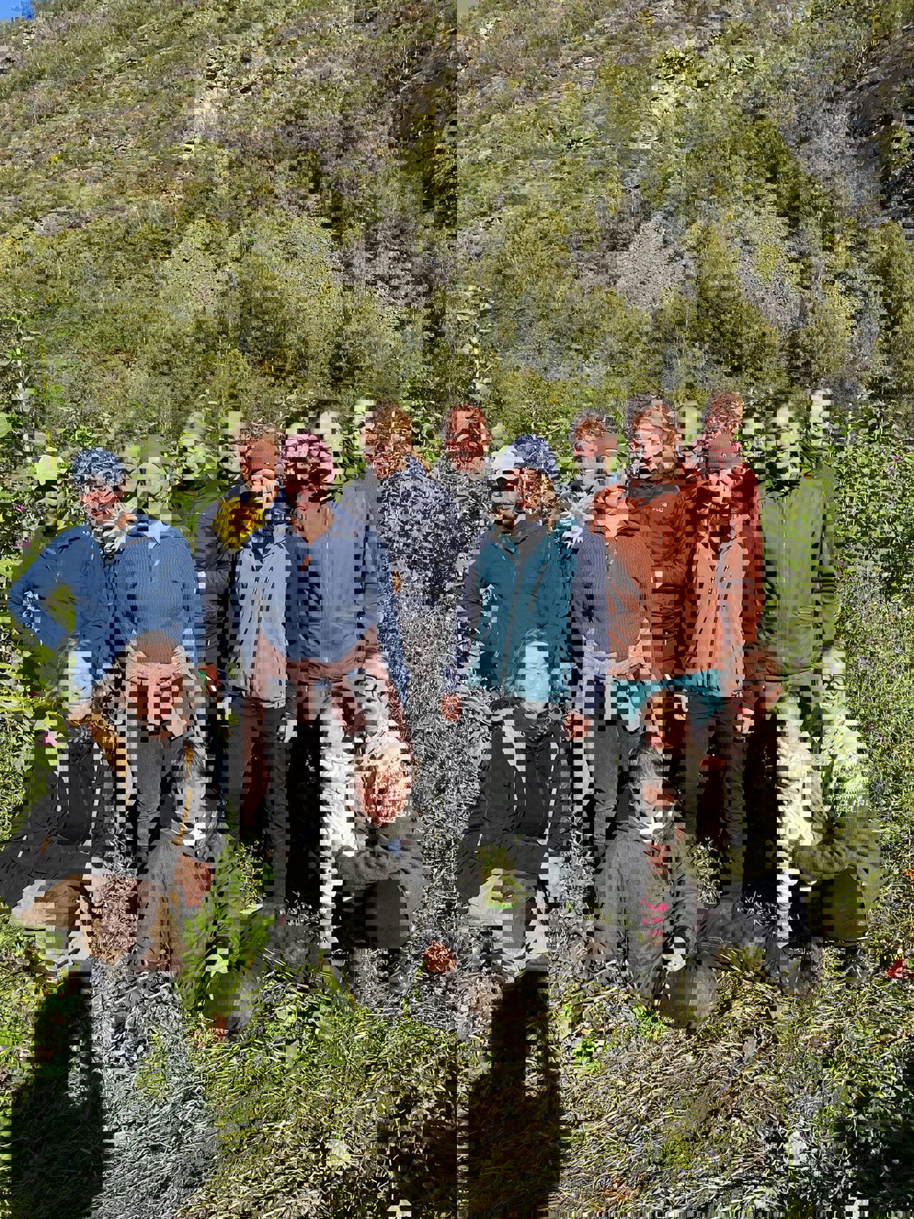 Studentar deltek i praktisk undervisning i økologisk landbruk under haustsamlinga.