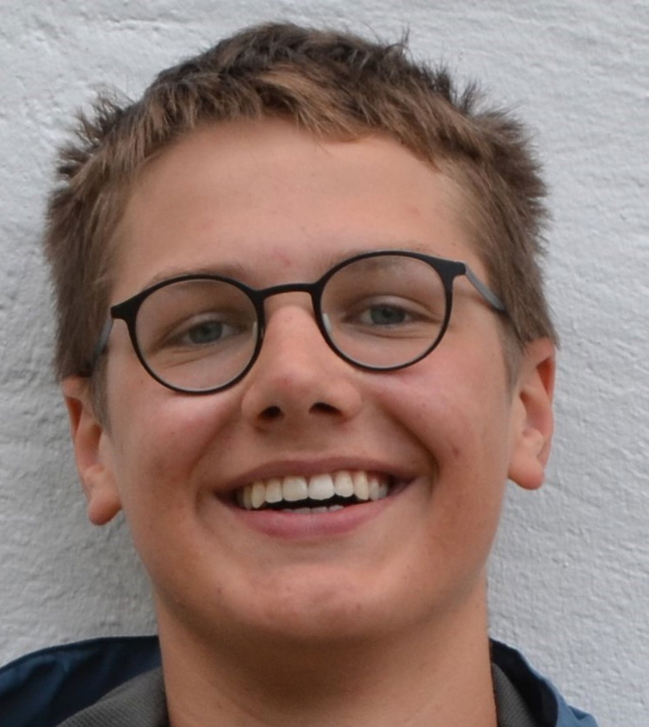 Sverre Hjelle, tidlegare elev ved Sogn Jord- og Hagebruksskule, i arbeid med landbruksrelatert oppgåve.